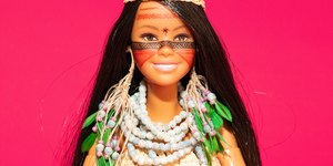 Barbie ganha versão indígena em homenagem a brasileira