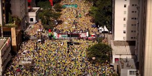 Bolsonaro descumpriu medidas ao 'participar' de manifestações?