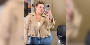 Após perder 60 kg, Thais Carla comemora nova numeração de calça