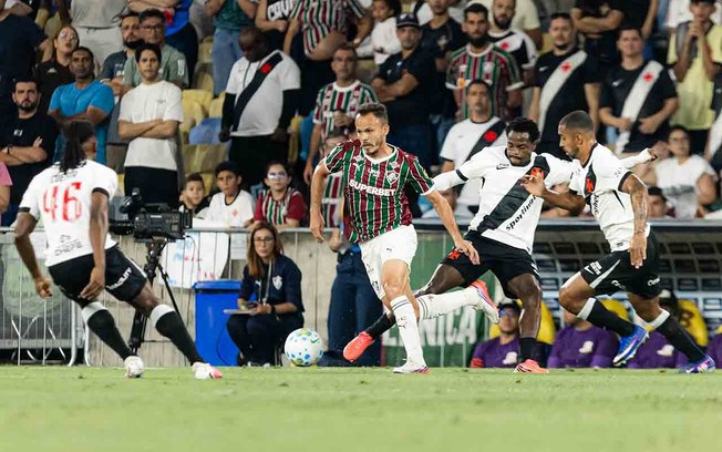 Pedro Emanuel não ficou nada feliz com a derrota do Vasco para o Fluminense Pedro Emanuel não ficou nada feliz com a derrota do Vasco para o Fluminense