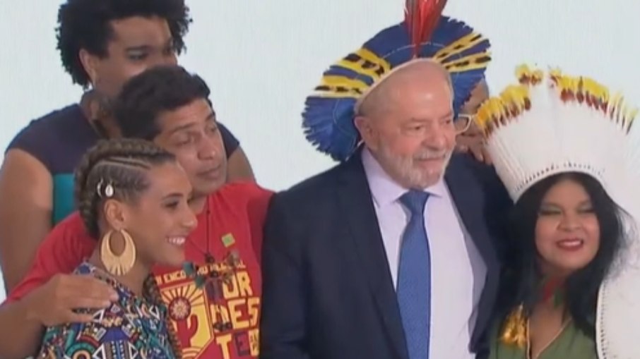 Lula com Anielle Franco e Sônia Guajajara