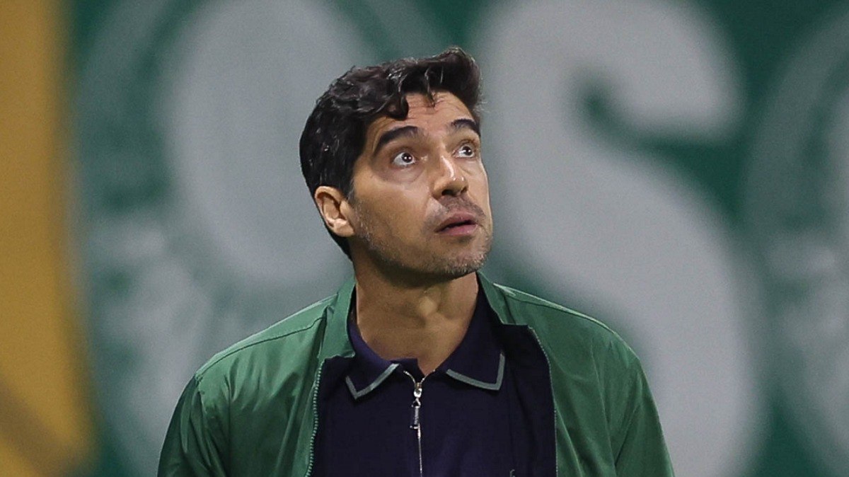 Abel pede cuidado aos jogadores com elogios: "São impostores"