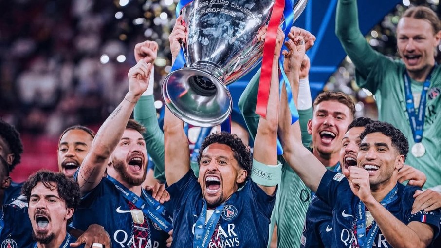 Marquinho ergueu pela segunda vez troféu da Champions League com PSG Marquinho ergueu pela segunda vez troféu da Champions League com PSG