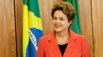 Dilma Rousseff se confunde e entra em evento de cunho sexual