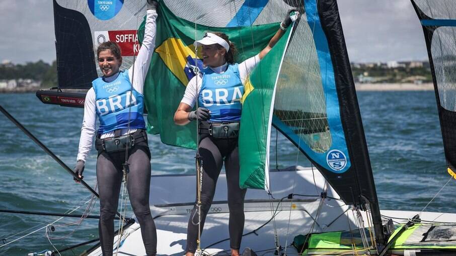 Martine Grael e Kahena Kunze conquistam a medalha de ouro na vela