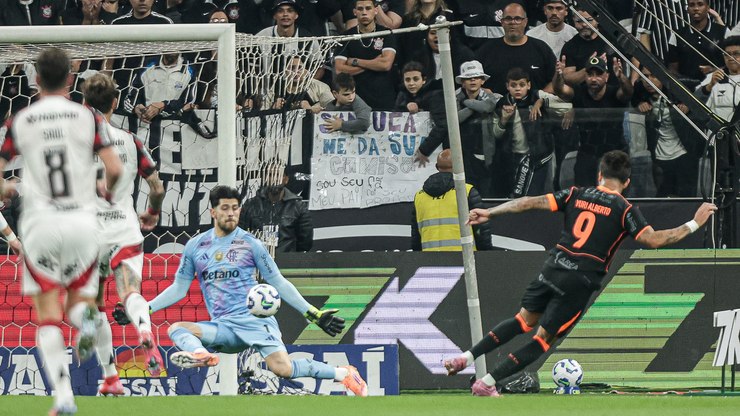 Capitão apoia Yuri após cavadinha, mas diz: "Vai ter cobrança"