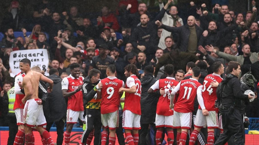 Arsenal venceu o Chelsea em Stamford Bridge e segue na liderança da Premier League