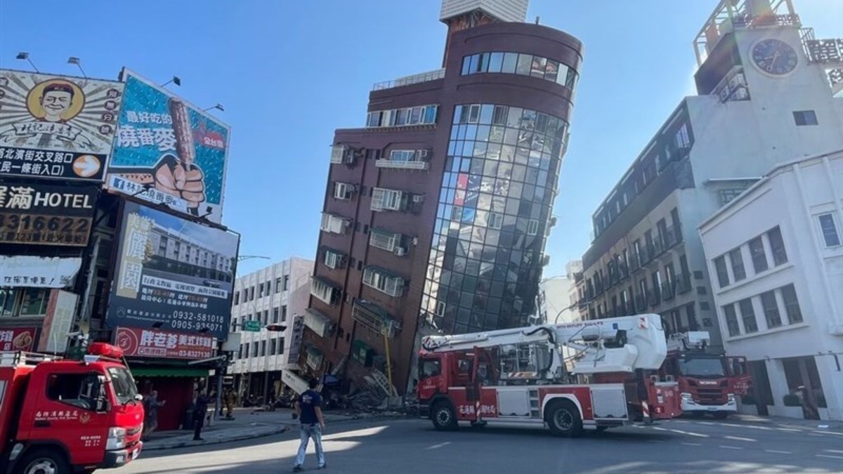 Prédio ficou inclinado na cidade de Hualien, em Taiwan, após forte terremoto