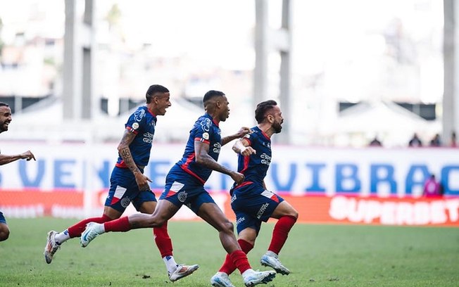 Everton Ribeiro comemora gol Everton Ribeiro comemora gol