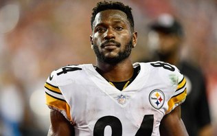 Antigo astro da NFL é procurado por tentativa de homicídio