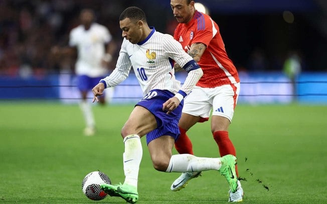 Kylian Mbappé na partida amistosa entre França e Chile - Foto: Franck Fife/AFP via Getty Images