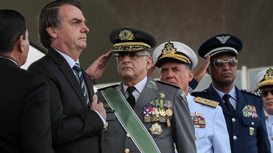 Bolsonaro teria pedido para a filha ingressar no colégio militar