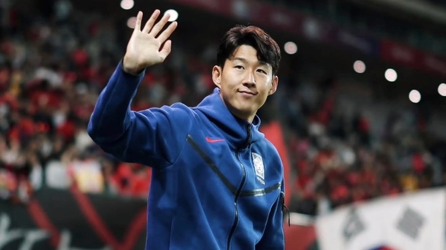 Son é o jogador com mais partidas e o segundo maior artilheiro da história da Coreia do Sul