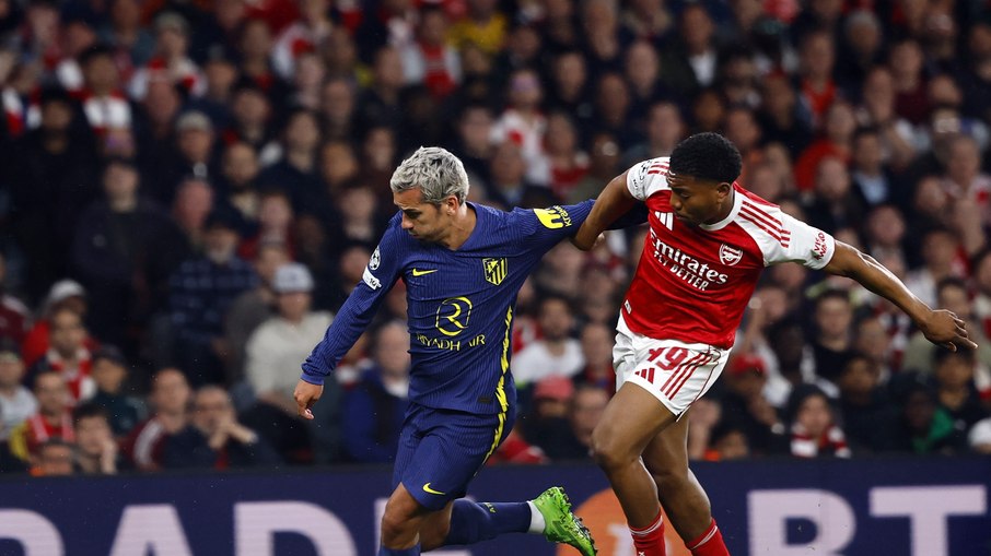 Com polêmicas, Arsenal vence Atleti e volta à final após 20 anos