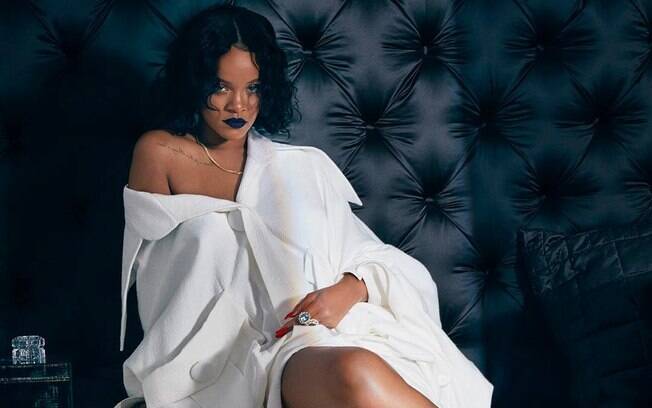 De acordo com revista, Naomi Campbell está furiosa com Rihanna por causa do novo romance da cantora com bilionário árabe