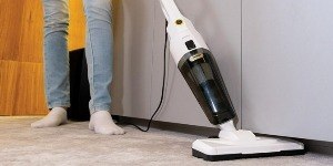 Aspirador vertical de R$ 109 viraliza e pode sumir do estoque