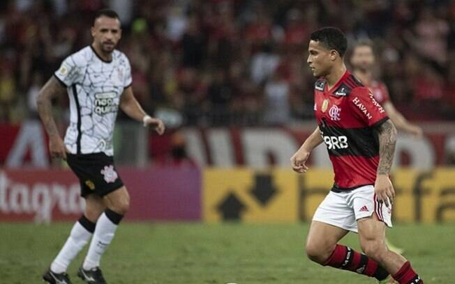 Gomes se emociona após se destacar pelo Flamengo e ver festa da torcida: 'Estou realizando um sonho'