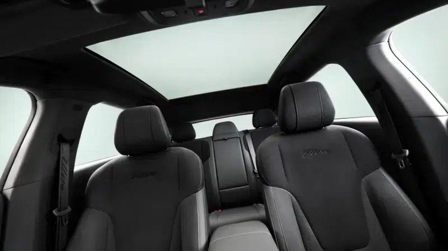 Interior do Leapmotor B05 Ultra recebe acabamento revisto e proposta mais esportiva para a cabine.