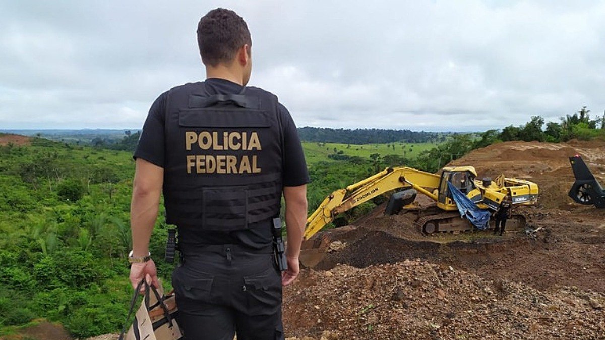 Diretor%20da%20PF%20usou%20pol%C3%ADcia%20para%20blindar%20aliados%20e%20atacar%20rivais