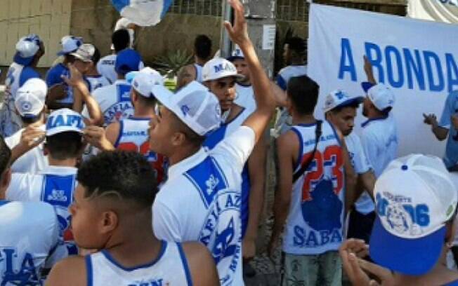 Torcedores do Cruzeiro protestam contra diretoria do clube