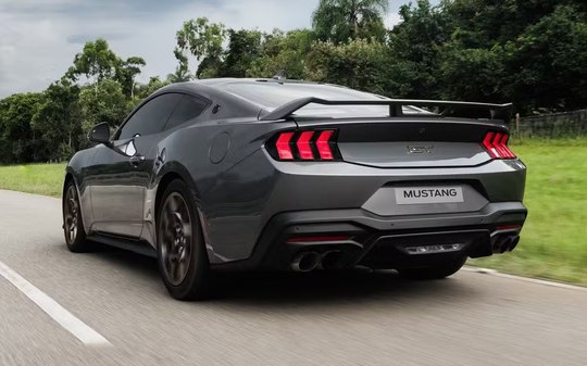 Ford Mustang manual chega ao Brasil por R$ 600 mil