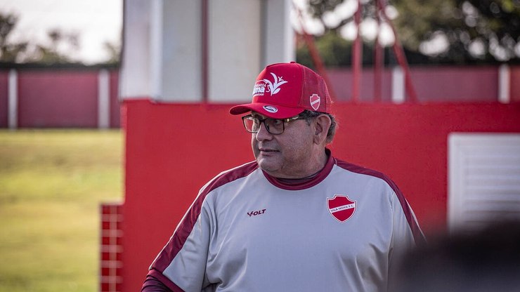 Incêndio atinge prédio do técnico Guto Ferreira em Goiás