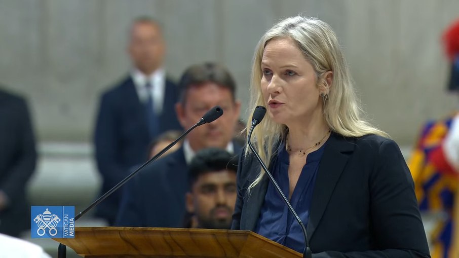 Mulher brasileira teve papel especial na missa de abertura do conclave Mulher brasileira teve papel especial na missa de abertura do conclave