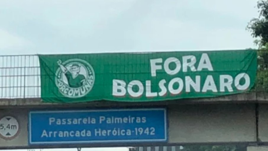 Faixa palmeirense contra Bolsonaro