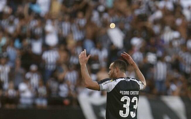 Fora da temporada, Pedro Castro torce por título do Botafogo: 'Esse grupo merece por tudo que fez'