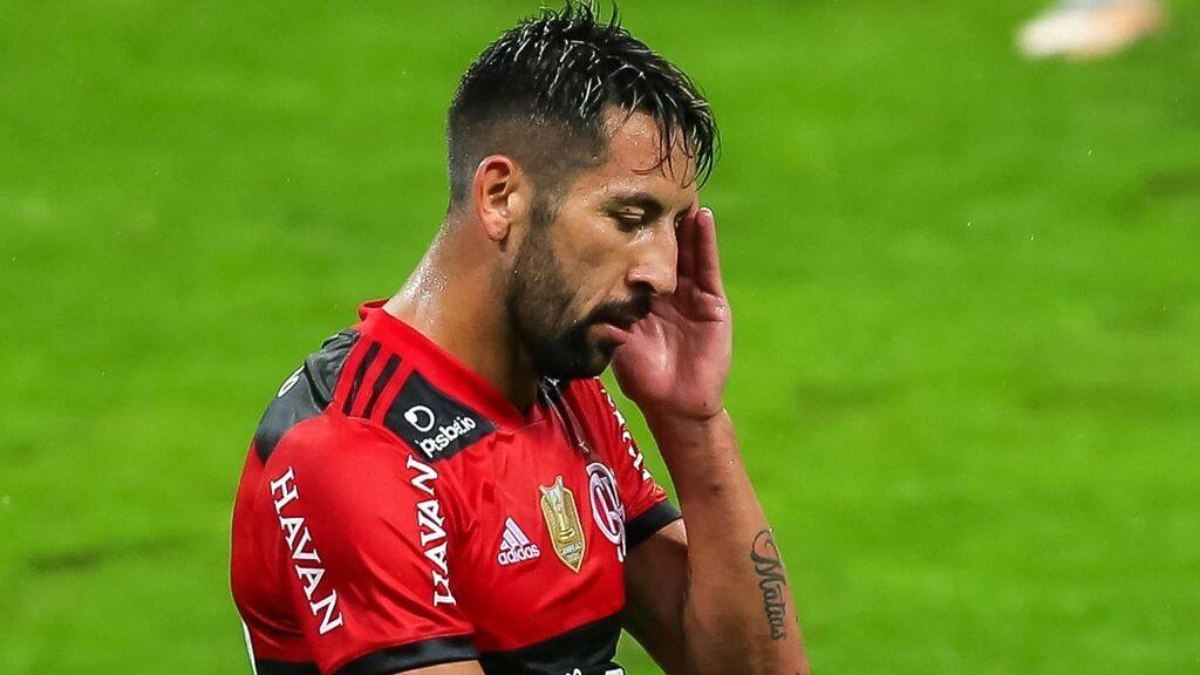 Isla acerta rescisão com o Flamengo e deixa alívio na folha salarial