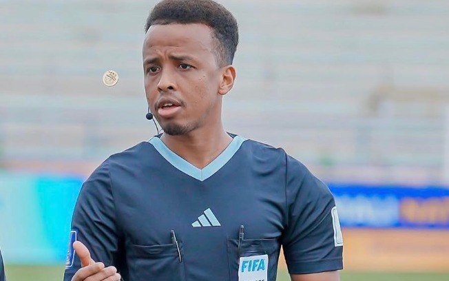 Omar Artan foi eleito o melhor árbitro do continente africano em 2025