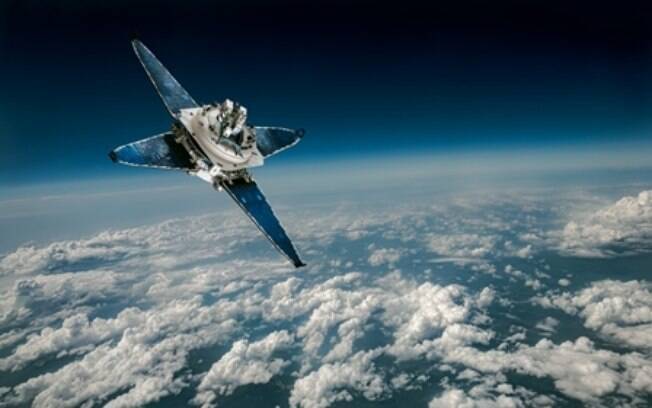 De que maneira os satélites facilitam o cotidiano da população?