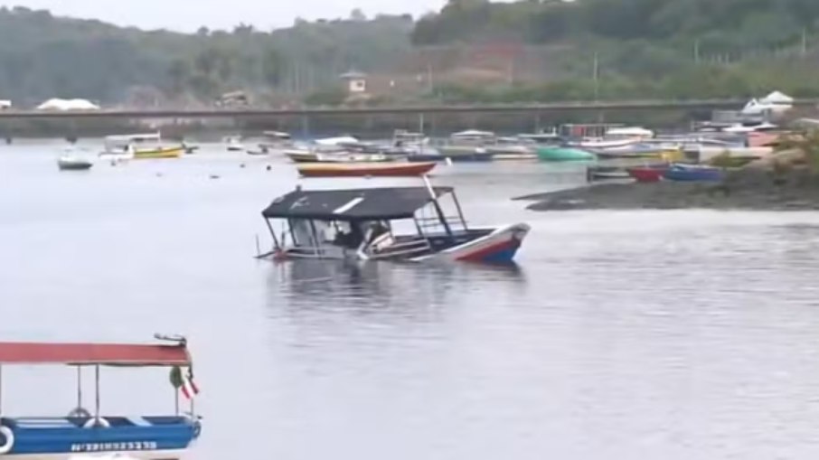 Embarcação naufraga e deixa mortos na Baía de Todos-os-Santos 