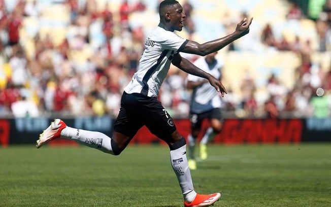 Botafogo derrotou o Flamengo por 2 a 0 na manhã deste domingo (28), no Maracanã