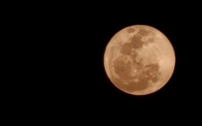 Fenômeno raro, superlua azul embeleza céu e encanta brasilienses