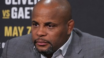 Cormier se recusa a classificar Jon Jones como 