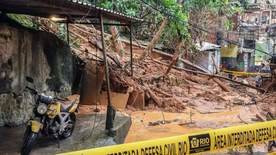 Chuva provoca deslizamentos e Rio permanece em estágio de mobilização