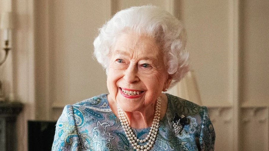 Rainha Elizabeth II passou por pegadinha do neto e do ex-segurança 