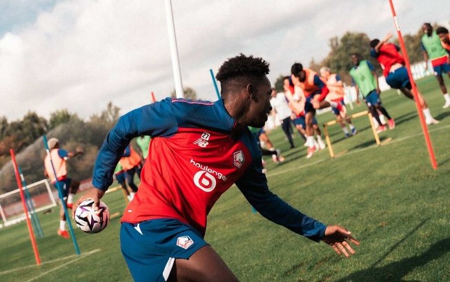Jogadores do PSG durante treinamento da equipe
