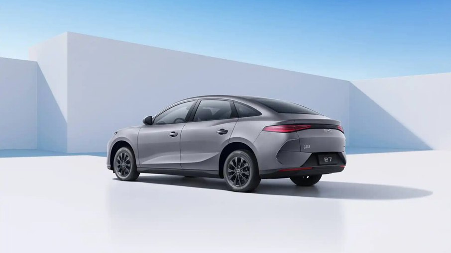 BYD e7 BYD e7