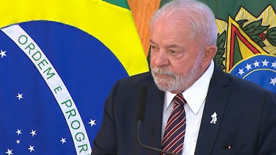 Lula durante discurso nos 100 dias do seu governo
