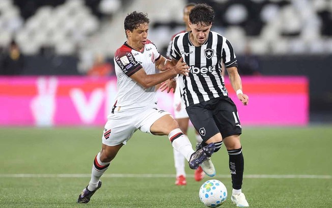 Rodrigo Bellão durante o jogo entre Botafogo e Athletico Rodrigo Bellão durante o jogo entre Botafogo e Athletico