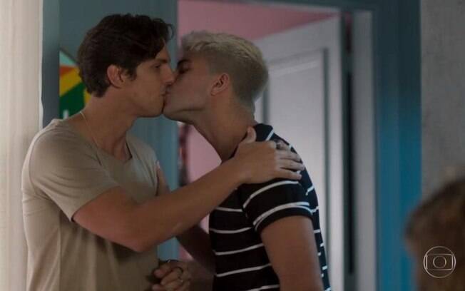 cena de beijo gay em 