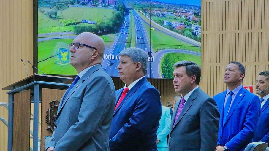 Cerimônia foi na manhã desta quarta-feira, 1º de janeiro, no Plenário da Câmara Municipal.