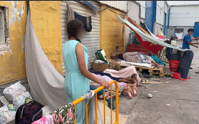 Embora muitos migrantes tenham sido expulsos de Ceuta, milhares de crianças desacompanhadas vivem em condições precárias nas ruas da cidade