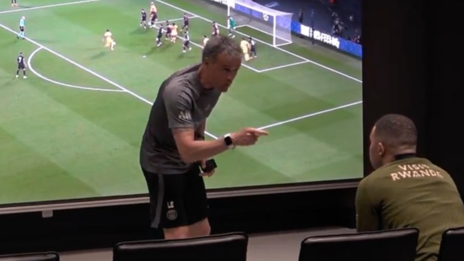 Documentário mostra bronca de Luis Enrique em Mbappé: 'Você tem que merecer' Documentário mostra bronca de Luis Enrique em Mbappé: 'Você tem que merecer'