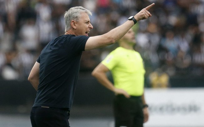Tiago Nunes lamenta falta de maturidade do Botafogo em novo empate