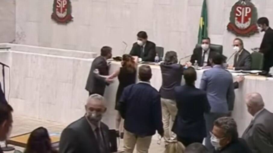 Parlamentar foi gravado apalpando os seios da deputada estadual Isa Penna (PSOL) em dezembro do ano passado