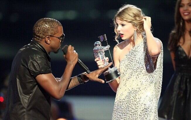 Kanye West e Taylor Swift tiveram o primeiro problema quando o rapper interrompeu um discurso da cantora em 2009