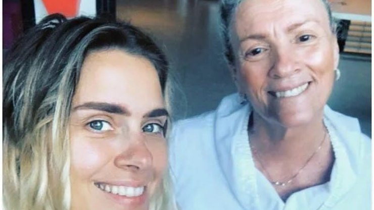 Carolina Dieckmmann desabafa sobre morte da mãe: "Sem colo"
